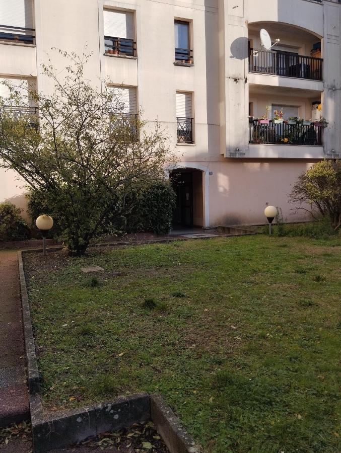 Le Beau Refuge Parisien De Cergy - Parisian Modern Flat At Cergy Bed and Breakfast Εξωτερικό φωτογραφία